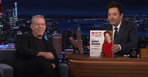 Elvis Duran opens up about meeting Cher and hosting iHeartRadio's holiday party on Jimmy Fallon's show