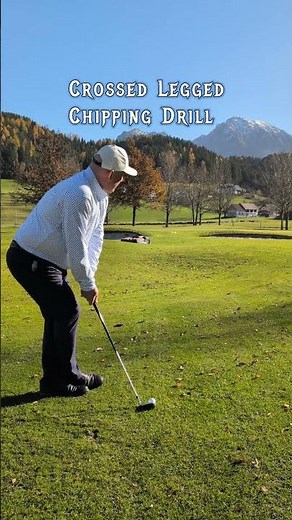 crossed feet golf chip shot. ⛳stop chunking your chips.🏌️‍♀️Nr.1 Chipping Drill👌 #golf #shorts