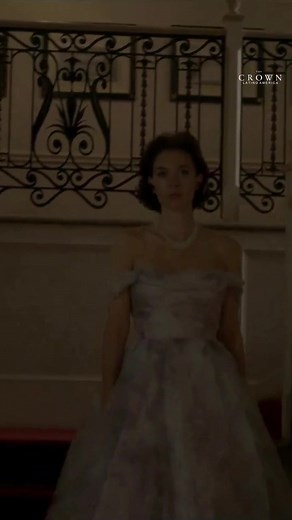 Run Princess Run 👑 - The Crown Latinoamerica Edit