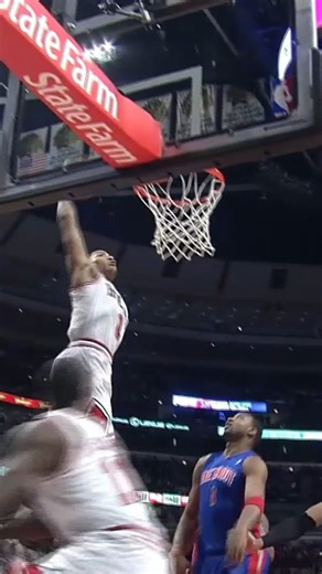 📆 On this day in 2011... Derrick Rose got 🆙 to finish the alley-oop! #NBA #DerrickRose #ChicagoBulls | NBA Europe
