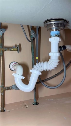 How to fix a sink drain #plumbing #diy #kitchensink #bathroomsink #diyplumbing #plumbing #plomero #fblifestyle #contractor | John Ward