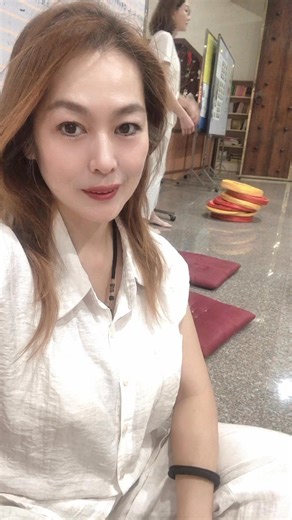 九天的忙碌化作今晚的平静，灯光摇曳，心念安然。 恭送九皇圆满，感恩一切因缘，愿善念长明，福慧常随。 | Goh Ai Chin