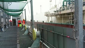 🛳 Grain LNG is the largest liquid natural gas (LNG) importation terminal in Europe. We’ve shown you the tanks, but what about the fleet of sea-bound goliaths which help keep them well-stocked? 📺 You’re watching one of fourteen 345 metre-long Q-Max vessels – the largest LNG carriers in the world – docking in Kent to make its delivery. 👷‍♂️👷‍♀️ This Winter, our crews are working round the clock to support security of supply across Britain and Europe – taking delivery, keeping our sites and net