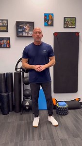 🔥 Why the McGill Modified Curl-Up is a game-changer for your core (and your spine!) Unlike traditional sit-ups that crush your lower back and mostly train hip flexors, the McGill Curl-Up (created by spine expert Dr. Stuart McGill) builds REAL core stability while keeping your spine safe. ✅ Protects your discs (no repeated flexion!) ✅ Trains the abs to brace & resist movement (exactly what a strong core does in real life) ✅ Fixes anterior pelvic tilt & lower back pain over time ✅ Perfect for beg