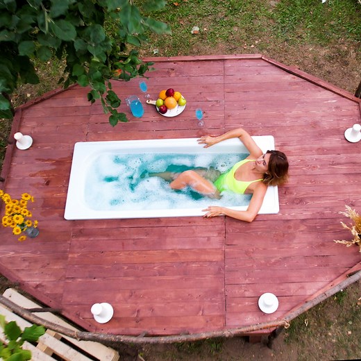 How to easily build a hot tub out of wooden pallets!: | Transformazing