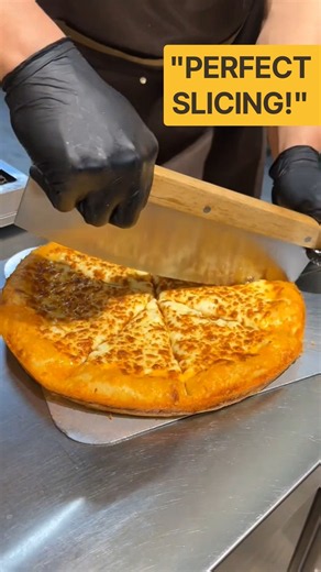 Trying USA's Cheesiest Rocker Blade Cut Pie! 🧀🇺🇸 #shorts #usafood #cheesepull