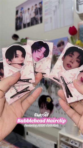 Park Han bubblehead hair clips ready to cheer at upcoming fan events 🐱 💙 • 📏 Bubblehead size: 2x2 inches • ✨ Laminated finish for durability • 📸 Send your own photos to customize • 💡 Tip: Make sure the full head/face is visible for a cleaner cut #FlutterPrints #AHOF #ahof_parkhan #CustomMerch