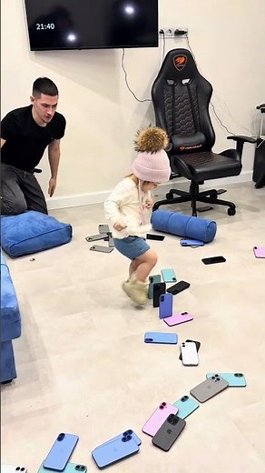 Backstage cute cat mode love🙀😍