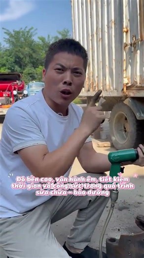 Mini pneumatic chisel