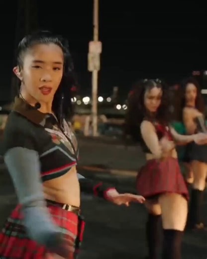 Dani dance videos thread!!🧵 Don't get too much addicted (you will).
