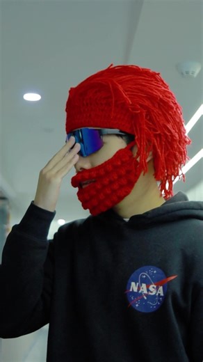 With this bearded hat, no one can recognize who I am! It is also hand-woven, and it is also very warm in winter!#hat #goodthing #tiktok #beard #hairmask