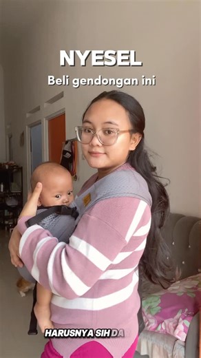 Arkenz aqila aliqa on Instagram: "Banyak yang nanya kenapa aku suka banget pake gendongan ini? Jawabannya simpel: ergonomis + nyaman banget buat mama & bayi. Cuddle Me ini support posisi M-shape (aman buat panggul bayi) dan distribusi beratnya rata di bahu & pinggang mama 💪 Sekarang nggak gampang pegal, anak juga anteng lama Jadi nyeselnya cuma satu. kenapa nggak beli dari dulu 😭 #cuddleme #geosfitaircuddleme"