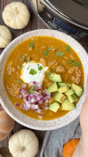 High-Protein, High-Fiber ✨ Cozy White Bean Turkey Pumpkin Chili in the Slow Cooker! ✨ Comment “RECIPE” and I’ll DM you the link! Too busy to cook? Let your Crockpot do the work while you get a creamy, nourishing chili thanks to a secret ingredient… pumpkin! (It thickens, adds fiber and makes it silky without any cream!) ✅ Lightened-up comfort food ✅ Naturally thick & creamy (no dairy needed!) ✅ Subtle cozy fall flavor (not sweet!) ✅ Family-friendly freezer-friendly ✅ Warms you up & keeps you ful