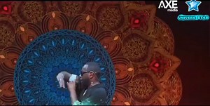 [VIDÉO] Gims chante pour la première fois la chanson de Matou Samuel dans un concert live. C'est énorme ! #AXEmedia 😎 | AXEmedia