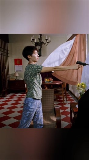 Assassin Want To Shoots The Man But Didn't Know How To Use Gun #shorts #viral #hindi