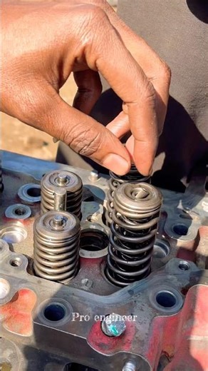 How Head Valves spring lock fitting #automobile #foryou #mechanic #youtubeshorts