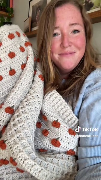 all the details you need to know to make this pumpki/waffle blanket! #crochet #pumpkinseason #pumpkinblanket #crochetblanket #fall