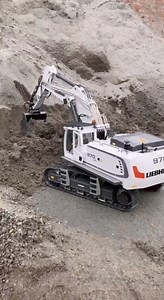 Kabolite K970 hydraulic excavator operates in the sand. | Kabolite RC construction truck& vehicle