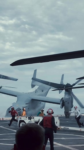 2017 fatal MV-22 Osprey crash that killed three Marines and injured another 23 during an exercise off the coast of Queensland, Australia. #navy #marines #diaster #plane #crash #planecrash #fyp