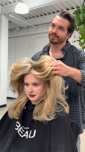 Sean Michael | BOSTON BALAYAGE | EXTENSIONS on Instagram: "The secret to making blondes pop? Depth and dimension from their natural! Remember.. Without dark, there’s no light so I kept that natural dimension while adding brightness right where it counts! ➜ LIGHTENER : @alfaparfmilanopro_usa Easy Lift 7 / 10v & Easy Lift 7 / 30v ➜ TONER : @alfaparfmilanopro_usa CWC 10.321 / 10v ➜ PROTECTION : @k18hair #BostonHairstylist #BostonHair #BostonBlonde"