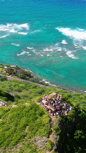 🥾🌋 Diamond Head, Worth Every Step 🌊✨ A 1.6-mile hike that takes about 45 minutes leads you straight to the top of Diamond Head crater. The climb is short, the views are unforgettable, and the feeling at the summit makes every step count. One of Hawaiʻi’s must-see adventures 🤍🌞 📽️: @Hawaiian Style Rentals and Sales #hawaii #100Hawaii #travelhawaii #travel #adventures #hawaiianstyle #hawaiianvibes #hawaiitravel #hawaiianlife #DiamondHead #oahu #oahulife #100hawaiivibes #oahuhawaii #DiamondHe