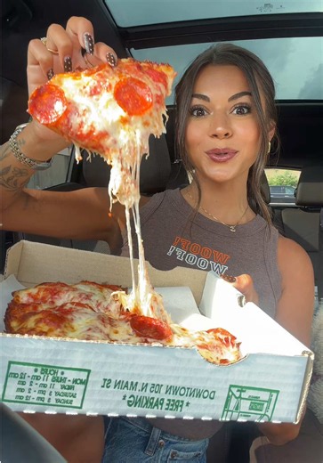 Luigi’s Pizza in Akron, Ohio! 🍕🍝❤️ | Pizza