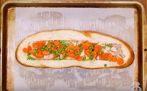 Sub the pie crust for a fluffy loaf of bread for the easiest chicken pot pie! | Cooking Panda