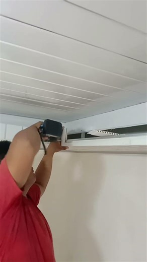 The process of installing double-layer PVC ceiling outer cover.