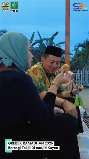 Grebek Ramadhan shares takjil with the Kayen Mosque congregation
