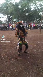 Gule wamkulu traditional dance from Malawi 🇲🇼 ✨️ 😍 Experience the unique Malawi culture through taking part during the cultural tradition dance and visual arts,local cuisine, heritage site and monuments tours and fashion. Malawian arts and culture are spoilt for choice when it comes to events and each of these distinct from the other with it’s own outstanding features. You’ll enjoy and learn more about Malawi’s history during this tour . Malawi mix of cultures -drums ,dance,masks and language