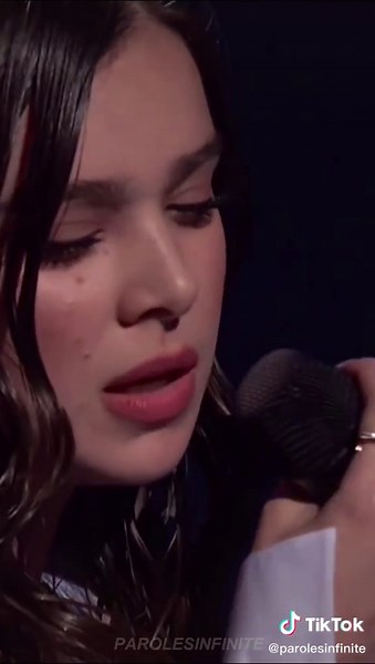 Hailee Steinfeld Live Performance of Wrong Direction on The Late Show with Stephen Colbert