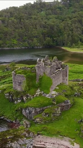 Tioram Castle 🏰 #Scotland #ScotlandTikTok #ScotlandTravel #ScotlandForever #TravelTikTok #TravelBucketList #TioramCastle #Castle #ScottishCastles #PlacesToVisit 🎞 IG/ascotseyeview