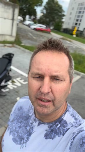 Honda PCX 125 bola odjakživa bestsellerom na Slovensku. Ale rokmi zdražela a už nemá teritórium iba sama pre seba. Dokáže osloviť zákazníkov aj dnes ? @hondaslovenskomotocykle #honda #pcx125 | Apex.tv