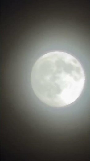 Beautiful Lunar Halo around the 97% Waxing Gibbous Moon