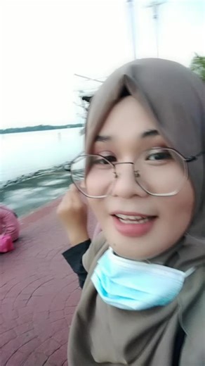 akak tegur je.. nape nak jeling kerek kt akk plak.. at least says tq l...