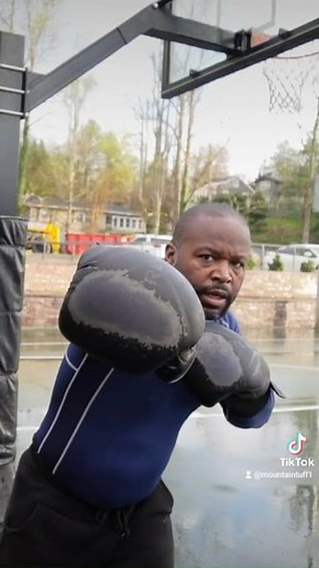 High intensity cardio burn with boxing 🥊. Follow and subscribe for more. #boxingtraining #cardio #hiitworkout #hiit | Mountaintuff Fitness