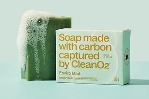 Une entreprise invente un procédé innovant pour transformer les émissions de carbone en savon écologique