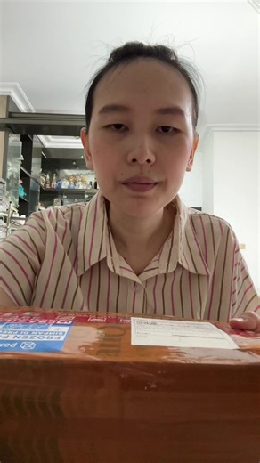 Unboxing Kue Lapis Legit Cantik dari Mrs. Thaipan