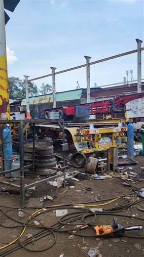 Semi-trailer repair center at Hồ Chí Minh. #romoc #suachua #machine #thibicar #hot