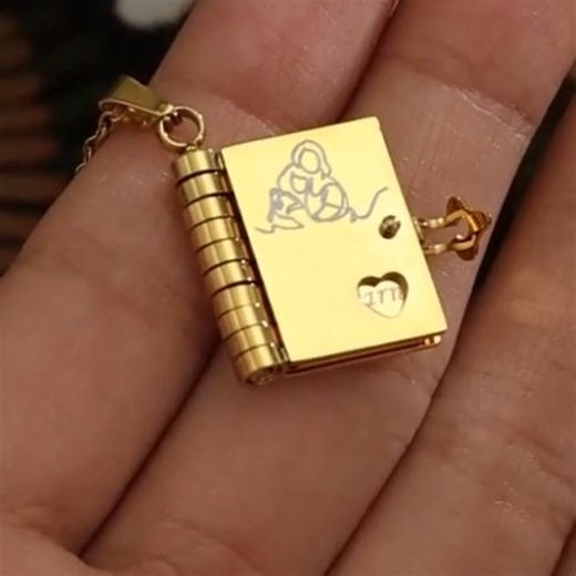 104 reactions · 169 shares | Till mitt barnbarn❤ Även om mina kapitel redan är skrivna, har dina precis börjat. Jag kommer alltid att vara ditt största fan.   gadgetdetektiv.se/products/till-mitt-alskade-barnbarn | Gadgetdetektiv.se | Facebook