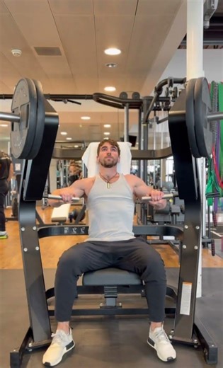 Chest press machine