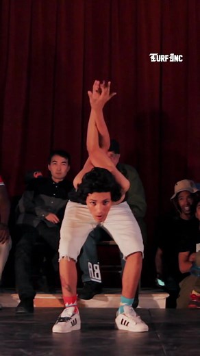 Mind-Blowing Contortionist Performance by Turfbieber