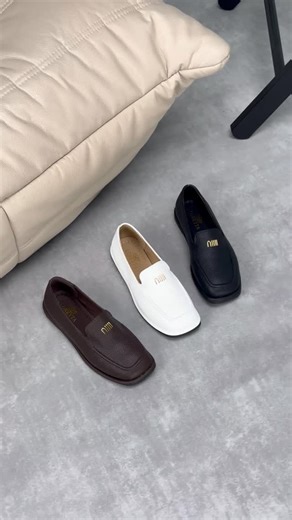 Жіноче взуття ▪︎ Україна on Instagram: "Комфортні мокасини на щодень — стиль і легкість у кожному кроці 🤍🤎🖤 Практична модель, що чудово доповнить базовий гардероб та подарує зручність протягом дня ✨ ▪️ Матеріал: екошкіра ▪️ Всередині: екошкір. підклад ▪️ Підошва: 1,5 см / 0,7 см ▪️ На середню стопу ▪️ Маломірять Кольори / коди: 🖤 Чорний — 26471 🤎 Шоколад — 26472 🤍 Білий — 26473 Розміри: 36–41 36 — 23 см 37 — 23,5 см 38 — 24 см 39 — 24,5 см 40 — 25 см 41 — 25,5 см 💰 Ціна: 1250 грн Зручна б