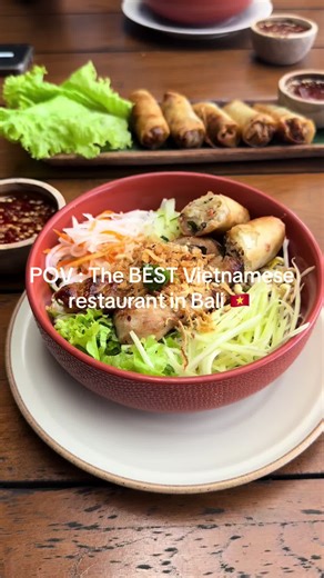 On a été reçu au restaurant de Nusa Penida c’était excellent! merci à toute l’équipé hyper accueillante 🫶🏼 @MeVui.Bali #vietnamesefood #nusapenida #bali