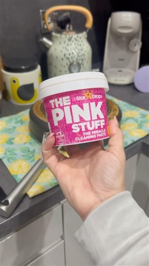 PASS THE PINK STUFF for a powerful restoration clean on this #PinkStuffWednesday 🙌🏻💖 What will you restore? Pass that Pink Stuff back with a restoration clean & #PassThePinkStuff and our favourites will be featured and a special prize will be up for grabs 🤭 Comment if you would like more information and we will DM you 🙂 Here is @hall_at_home, @cleanwith_kayleigh & @jottiesjournal motivating us to get stuff done 🙌🏻✨ #thepinkstuff #cleaning #cleaninghacks #cleaningmotivation #cleaningproduc