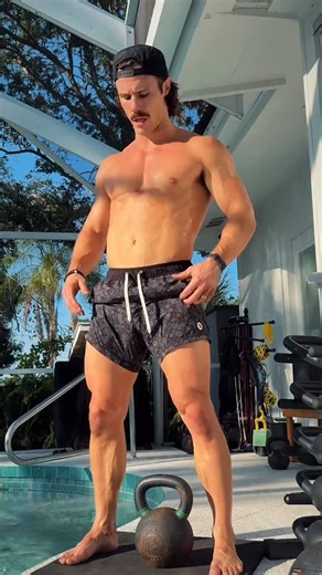 Can you hit every rep? 👀 comment “PLAN” to get the full 7-day free plan sent to your inbox 🔗 This is not the style of workout I use everyday, but sometimes when I’m short on time having a session like this in my back pocket is perfect for getting a few reps in ✅ Hit the full series EVERY 2 MINUTES ⏰ Lets move 🌊 __ My app 📲 @flo.functionaltraining | Dr. Colin