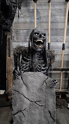 Strung out Corpse & Demonic Crawling Corpse 🧟 Silent Scream Props #skeleton #animatronics #fyp