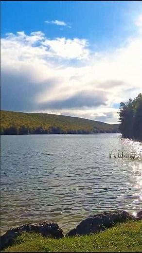 Mauch Chunk Lake in Fall 🍂🏞️ | Beautiful Autumn Views in Pennsylvania
