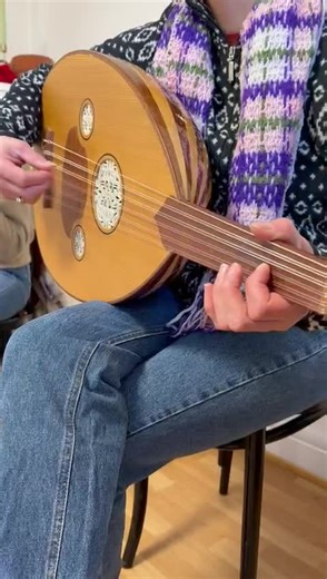 La nouba Maya d’Alger est l’une des grandes suites du répertoire andalou algérois. De caractère grave et mesuré, elle obéit à une architecture savante où modes, rythmes et formes se succèdent selon une tradition transmise depuis Al-Andalus. #musiqueandalouse #algérie #andaloussi #musiqueandalouse #sanaa