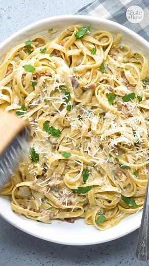 This fettuccine carbonara is so creamy and rich! Get the recipe: https://trib.al/F8uCkia | Taste of Home